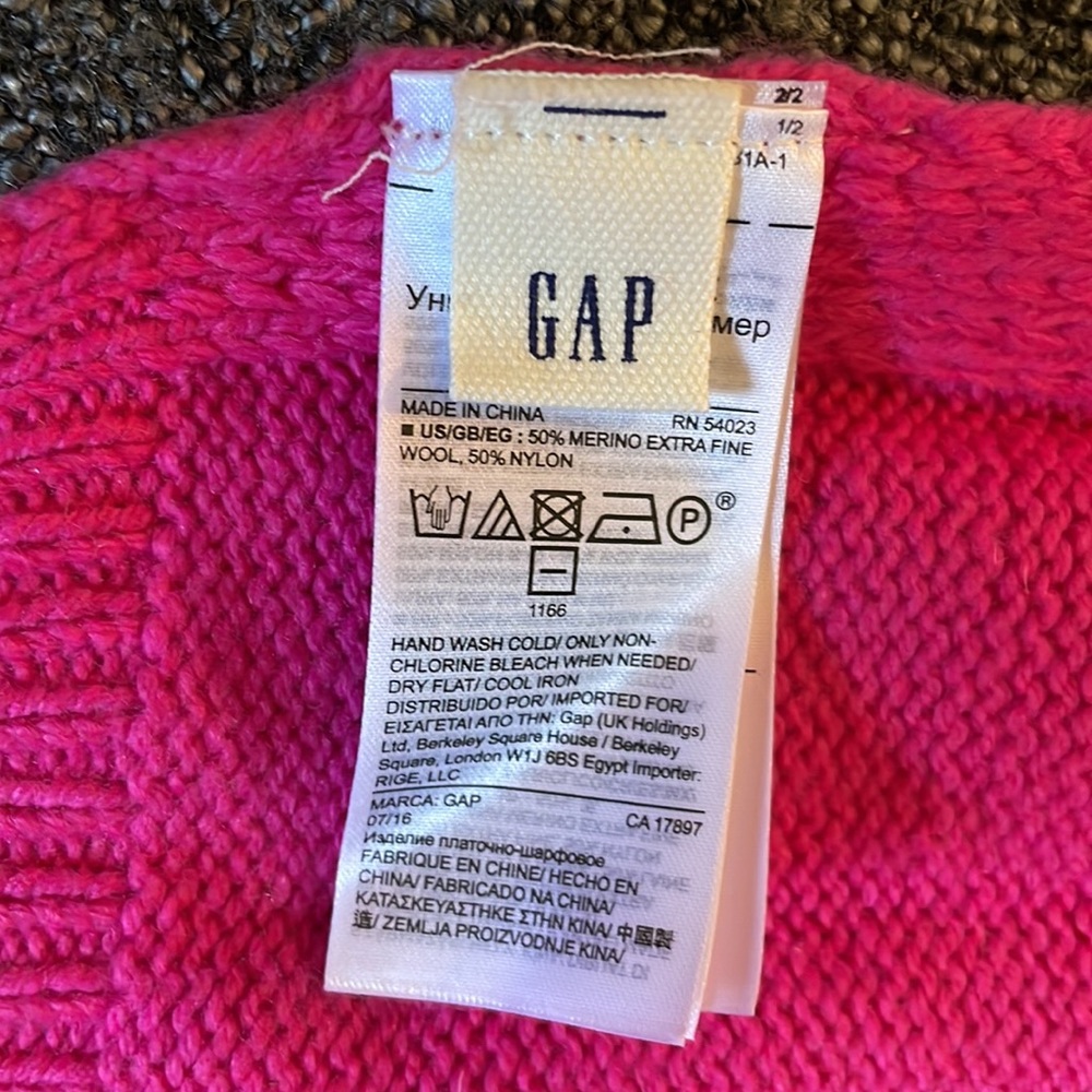🪀Gap scarf🪀 - Picture 2 of 4